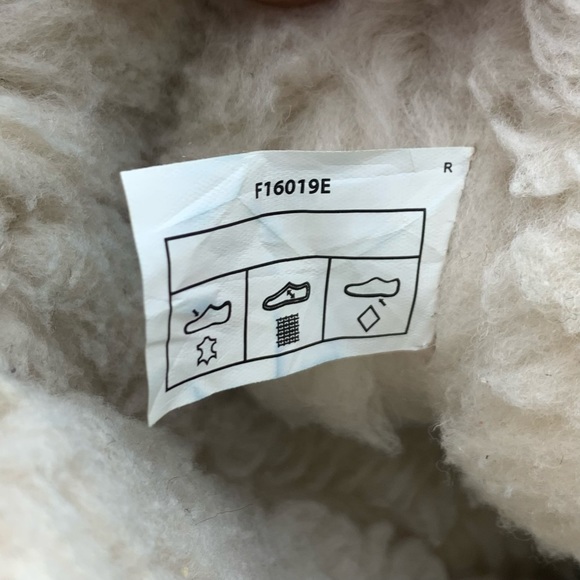 UGG Koolaburra Victoria Boots Bow Sheepskin Sz 5 - Picture 11 of 11